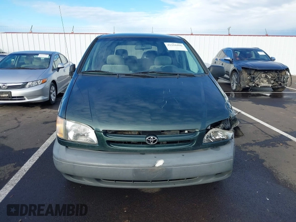 2000 Toyota Sienna CE with VIN 4T3ZF19C6YU220808, listed as a IAAI auction lot 41250496 with 222,812 mi miles. Bid and sale history available at carsss.com. Image 12.