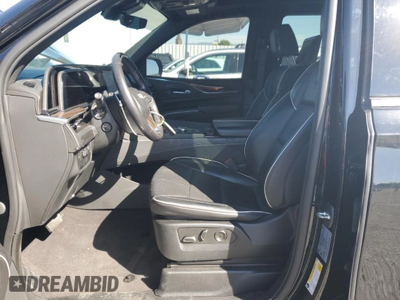 2023 Cadillac Escalade RWD Premium Luxury z VIN 1GYS3BKL4PR395559, wystawiony jako Copart lot #48347285 z przebiegiem 3 818 mil mil oraz Szkoda całkowita • Salvage title. Historia ofert i sprzedaży dostępna na DreamBid. Obrazek 7.
