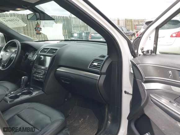 2018 Ford Explorer XLT with VIN 1FM5K8D80JGC21343, listed as a IAAI auction lot 41734012 with 90,193 mi miles. Bid and sale history available at carsss.com. Image 5.