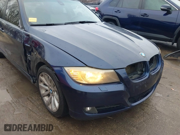 2011 BMW 3 Series 328i xDrive with VIN WBAPK7C58BF087877, listed as a IAAI auction lot 41250323 with 161,100 mi miles. Bid and sale history available at carsss.com. Image 6.