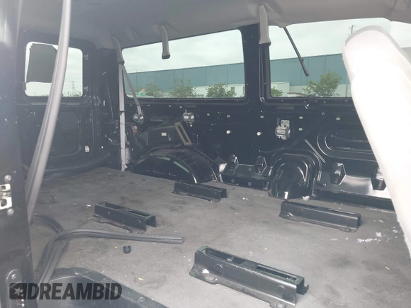 2010 Ford Econoline Passenger XL z VIN 1FBNE3BL8ADA02903, wystawiony jako IAAI lot #42103974 z przebiegiem Nie podano mil oraz . Historia ofert i sprzedaży dostępna na DreamBid. Obrazek 8.