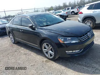 2014 Volkswagen Passat SEL Premium z VIN 1VWCN7A32EC086821, wystawiony jako IAAI lot #42006050 z przebiegiem 153 027 mil mil oraz . Historia ofert i sprzedaży dostępna na DreamBid. Obrazek 1.