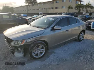 2014 Volvo S60 T5 with VIN YV1612FS5E2290835, listed as a Copart auction lot 50901505 with 121,438 mi miles and Salvage Title. Bid and sale history available at carsss.com. Image 1.