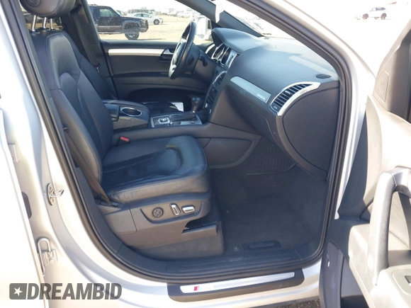 2015 Audi Q7 3.0T S line Prestige with VIN WA1DGAFE7FD010381, listed as a IAAI auction lot 40497702 with 167,046 mi miles. Bid and sale history available at carsss.com. Image 5.