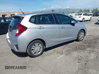 2015 Honda Fit LX z VIN 3HGGK5H51FM750102, wystawiony jako IAAI lot #42278830 z przebiegiem 121 855 mil mil oraz . Historia ofert i sprzedaży dostępna na DreamBid. Obrazek 4.