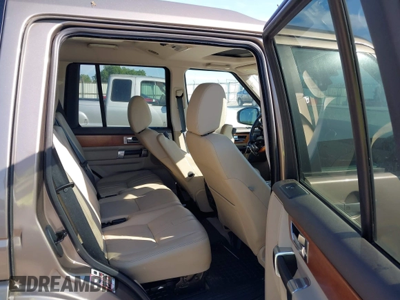 2015 Land Rover LR4 HSE z VIN SALAG2V69FA765454, wystawiony jako IAAI lot #42561781 z przebiegiem 99 115 mil mil oraz . Historia ofert i sprzedaży dostępna na DreamBid. Obrazek 8.