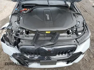 2024 BMW i5 eDrive40 z VIN WBY33FK03RCR20106, wystawiony jako Copart lot #68388554 z przebiegiem Nie podano mil oraz Szkody całkowita. Historia ofert i sprzedaży dostępna na DreamBid. Obrazek 11.
