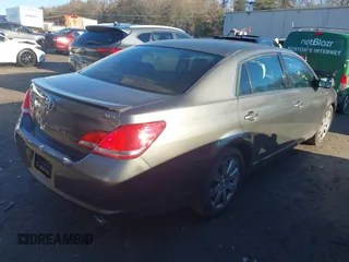 2006 Toyota Avalon XL with VIN 4T1BK36B26U167230, listed as a IAAI auction lot 41063606 with 198,694 mi miles. Bid and sale history available at carsss.com. Image 4.