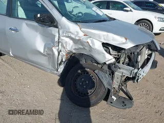 2019 Nissan Versa SV z VIN 3N1CN7AP4KL863069, wystawiony jako IAAI lot #41694007 z przebiegiem 131 141 mil mil oraz . Historia ofert i sprzedaży dostępna na DreamBid. Obrazek 6.