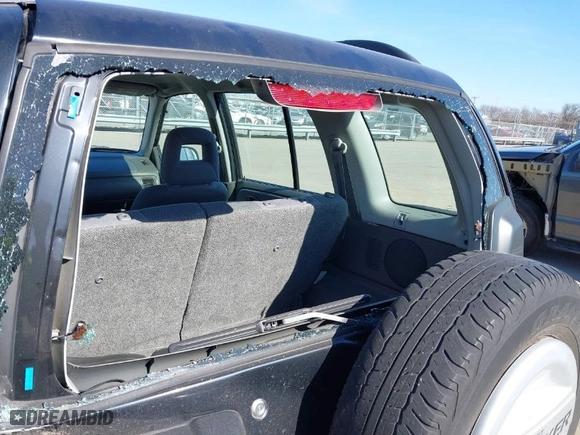 2003 Chevrolet Tracker with VIN 2CNBE13C736921273, listed as a IAAI auction lot 41453815 with NaN miles. Bid and sale history available at carsss.com. Image 12.