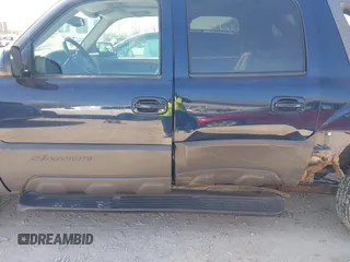 2004 Chevrolet Avalanche Z71 with VIN 3GNEK12T84G225711, listed as a IAAI auction lot 42051081 with 204,049 mi miles. Bid and sale history available at carsss.com. Image 14.