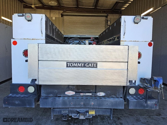 2018 Ford Super Duty F-450 DRW XL with VIN 1FD0W4HT7JEC68824, listed as a Copart auction lot 77602744 with 165,935 mi miles and Clean Title. Bid and sale history available at carsss.com. Image 6.