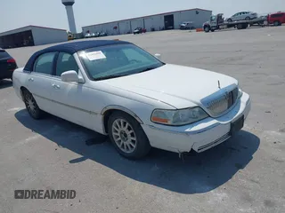 2006 Lincoln Town Car Signature z VIN 1LNHM81W46Y634376, wystawiony jako IAAI lot #42442418 z przebiegiem 211 275 mil mil oraz . Historia ofert i sprzedaży dostępna na DreamBid. Obrazek 1.