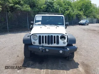 2014 Jeep Wrangler Unlimited Sport z VIN 1C4BJWDG6EL115627, wystawiony jako IAAI lot #42245390 z przebiegiem 121 944 mil mil oraz . Historia ofert i sprzedaży dostępna na DreamBid. Obrazek 13.