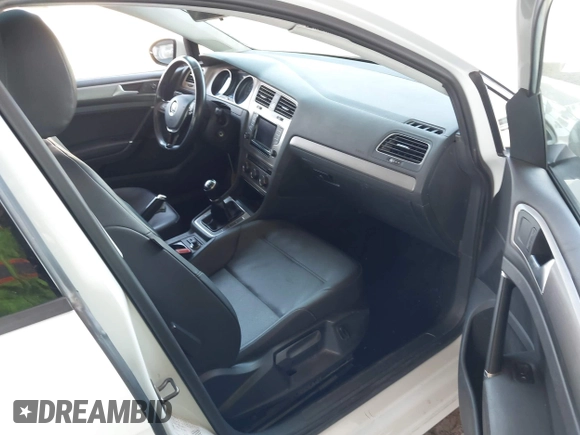 2015 Volkswagen Golf TSI S z VIN 3VW117AU2FM067634, wystawiony jako IAAI lot #41925577 z przebiegiem 170 238 mil mil oraz . Historia ofert i sprzedaży dostępna na DreamBid. Obrazek 5.