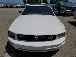 2008 Ford Mustang Deluxe with VIN 1ZVHT84N685115938, listed as a Copart auction lot 55597055 with 158,590 mi miles and Clean title. Bid and sale history available at DreamBid. Image 5.