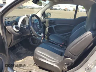 2016 Smart fortwo Passion z VIN WMEFJ5DA5GK123218, wystawiony jako Copart lot #58978095 z przebiegiem 73 608 mil mil oraz Szkody całkowita. Historia ofert i sprzedaży dostępna na DreamBid. Obrazek 7.