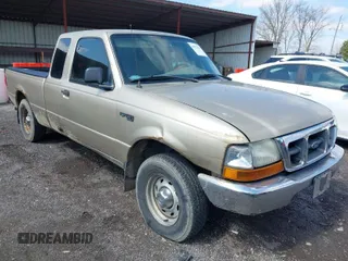 2000 Ford Ranger XL with VIN 1FTYR14V6YTB34235, listed as a IAAI auction lot 41927861 with 241,851 mi miles. Bid and sale history available at carsss.com. Image 1.