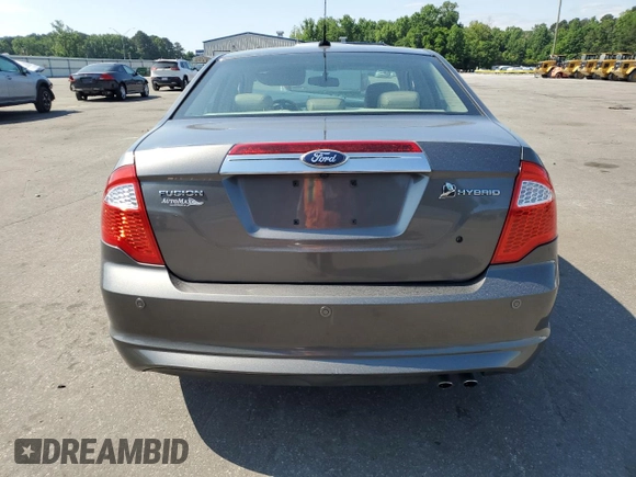 2010 Ford Fusion Hybrid z VIN 3FADP0L33AR267806, wystawiony jako Copart lot #55952815 z przebiegiem 146 912 mil mil oraz Szkoda całkowita • Salvage title. Historia ofert i sprzedaży dostępna na DreamBid. Obrazek 6.