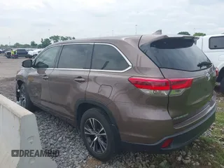 2018 Toyota Highlander LE с VIN 5TDBZRFH6JS812871, выставлен на аукционе IAAI как лот 42373213 с пробегом 33 024 миль миль и . История ставок и продаж доступна на DreamBid. Изображение 13.