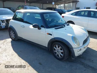 2003 MINI Hardtop z VIN WMWRC33433TE14150, wystawiony jako IAAI lot #41313860 z przebiegiem 209 684 mil mil oraz . Historia ofert i sprzedaży dostępna na DreamBid. Obrazek 1.