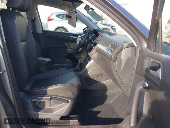 2021 Volkswagen Tiguan SE with VIN 3VV3B7AX8MM071303, listed as a IAAI auction lot 41109686 with 40,684 mi miles and . Bid and sale history available at DreamBid. Image 5.