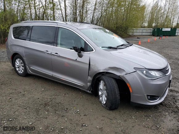 2018 Chrysler Pacifica Touring L with VIN 2C4RC1BG6JR211385, listed as a Copart auction lot 51978035 with 101,050 mi miles and Salvage Title. Bid and sale history available at carsss.com. Image 4.