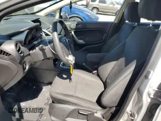 2013 Ford Fiesta SE z VIN 3FADP4EJ9DM191531, wystawiony jako Copart lot #60533515 z przebiegiem 179 639 mil mil oraz Czysty tytuł • Clean title. Historia ofert i sprzedaży dostępna na DreamBid. Obrazek 7.