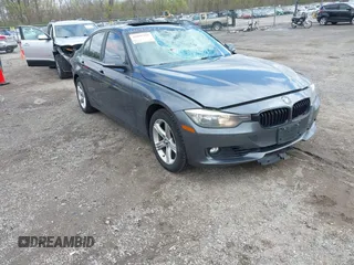 2015 BMW 3 Series 328i xDrive с VIN WBA3B5G52FNS14325, выставлен на аукционе IAAI как лот 42095241 с пробегом 95 726 миль миль и . История ставок и продаж доступна на DreamBid. Изображение 1.