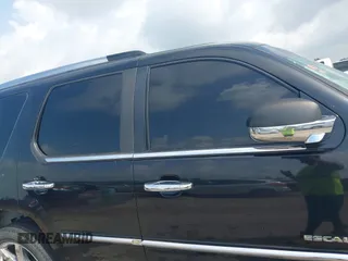 2010 Cadillac Escalade Luxury z VIN 1GYUCBEF1AR253353, wystawiony jako IAAI lot #42121803 z przebiegiem 210 321 mil mil oraz . Historia ofert i sprzedaży dostępna na DreamBid. Obrazek 13.