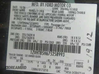 2007 Ford Mustang GT Deluxe z VIN 1ZVHT85H675258993, wystawiony jako IAAI lot #42369351 z przebiegiem 131 247 mil mil oraz . Historia ofert i sprzedaży dostępna na DreamBid. Obrazek 9.