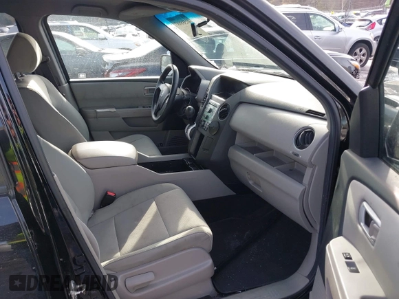 2011 Honda Pilot LX with VIN 5FNYF4H20BB073355, listed as a IAAI auction lot 41588887 with 146,867 mi miles. Bid and sale history available at carsss.com. Image 5.