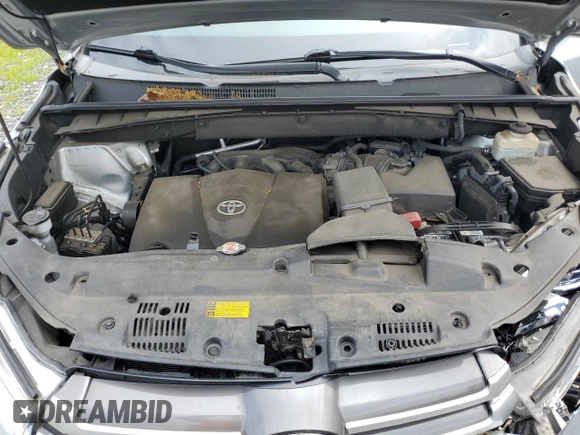 2018 Toyota Highlander LE with VIN 5TDBZRFH0JS841346, listed as a Copart auction lot 58398885 with 61,935 mi miles and Salvage title. Bid and sale history available at DreamBid. Image 12.