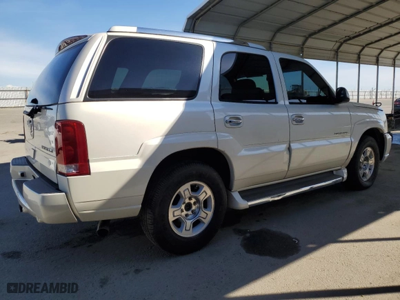 2005 Cadillac Escalade with VIN 1GYEC63N25R273154, listed as a Copart auction lot 45037765 with 0 mi miles and Non Repairable. Bid and sale history available at carsss.com. Image 3.