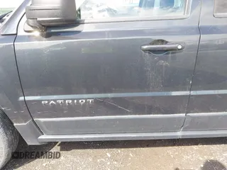 2014 Jeep Patriot Latitude with VIN 1C4NJRFB1ED846282, listed as a IAAI auction lot 41912886 with 107,657 mi miles. Bid and sale history available at carsss.com. Image 6.