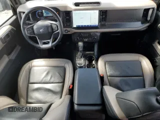 2022 Ford Bronco z VIN 1FMEE5DP4NLB67930, wystawiony jako Copart lot #54741955 z przebiegiem 8 087 mil mil oraz Szkoda całkowita • Salvage title. Historia ofert i sprzedaży dostępna na DreamBid. Obrazek 8.