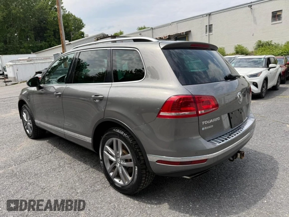 2016 Volkswagen Touareg Sport with VIN WVGEF9BP9GD007210, listed as a Copart auction lot 61608015 with 192,156 mi miles and Clean title. Bid and sale history available at DreamBid. Image 4.