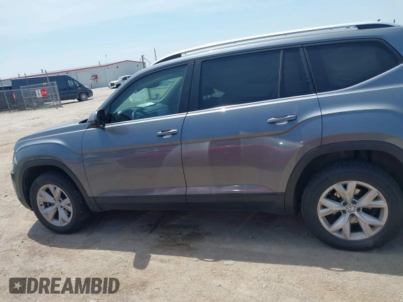 2018 Volkswagen Atlas SE with VIN 1V2KR2CA2JC585922, listed as a IAAI auction lot 42488658 with 105,878 mi miles and . Bid and sale history available at DreamBid. Image 14.