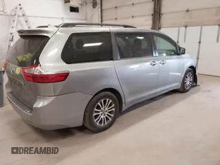 2018 Toyota Sienna XLE Auto Access Seat with VIN 5TDYZ3DC7JS916106, listed as a IAAI auction lot 42054782 with 274,474 mi miles. Bid and sale history available at carsss.com. Image 4.