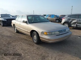 1997 Ford Crown Victoria LX z VIN 2FALP74W1VX194522, wystawiony jako IAAI lot #42378930 z przebiegiem 113 521 mil mil oraz . Historia ofert i sprzedaży dostępna na DreamBid. Obrazek 1.