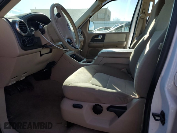 2004 Ford Expedition Special Service with VIN 1FMPU16L14LB44683, listed as a Copart auction lot 82395484 with 204,997 mi miles and Salvage title. Bid and sale history available at DreamBid. Image 7.