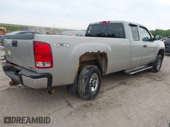 2009 GMC Sierra 2500HD SLE z VIN 1GTHK59K59E136509, wystawiony jako IAAI lot #42308626 z przebiegiem 127 256 mil mil oraz . Historia ofert i sprzedaży dostępna na DreamBid. Obrazek 4.