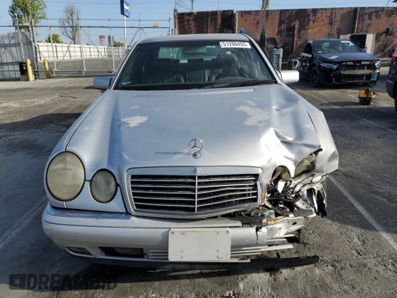 1998 Mercedes-Benz E 320 with VIN WDBJF25F3WA689755, listed as a Copart auction lot 51288455 with 124,157 mi miles and Salvage Title. Bid and sale history available at DreamBid. Image 5.