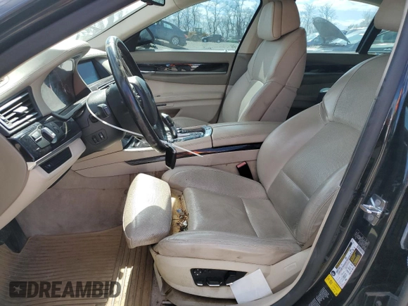 2009 BMW 7 Series 750i с VIN WBAKA83559CY33507, выставлен на аукционе Copart как лот 50502475 с пробегом Не указан миль и Чистый • Clean title. История ставок и продаж доступна на DreamBid. Изображение 7.