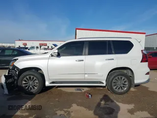2019 Lexus GX 460 z VIN JTJBM7FX8K5216952, wystawiony jako IAAI lot #41820136 z przebiegiem 112 935 mil mil oraz . Historia ofert i sprzedaży dostępna na DreamBid. Obrazek 14.