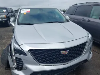 2019 Cadillac XT4 FWD Luxury z VIN 1GYAZAR43KF160132, wystawiony jako IAAI lot #41941512 z przebiegiem 68 835 mil mil oraz . Historia ofert i sprzedaży dostępna na DreamBid. Obrazek 12.