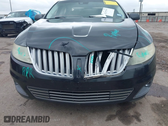 2011 Lincoln MKS z VIN 1LNHL9DRXBG604717, wystawiony jako IAAI lot #42193947 z przebiegiem 239 118 mil mil oraz . Historia ofert i sprzedaży dostępna na DreamBid. Obrazek 12.
