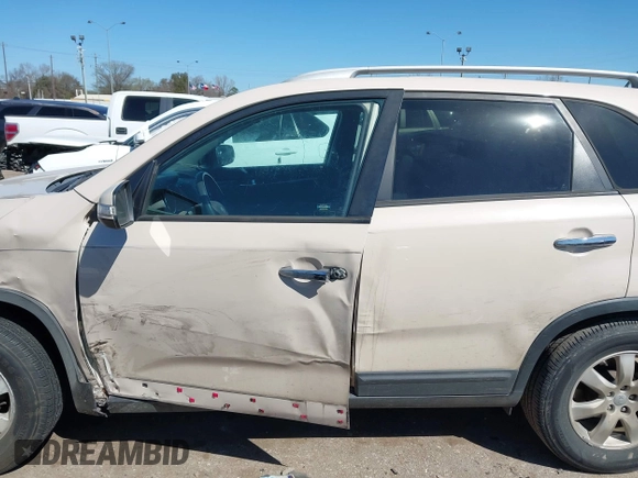 2012 Kia Sorento LX with VIN 5XYKT3A61CG211128, listed as a IAAI auction lot 41686721 with 146,545 mi miles. Bid and sale history available at carsss.com. Image 14.