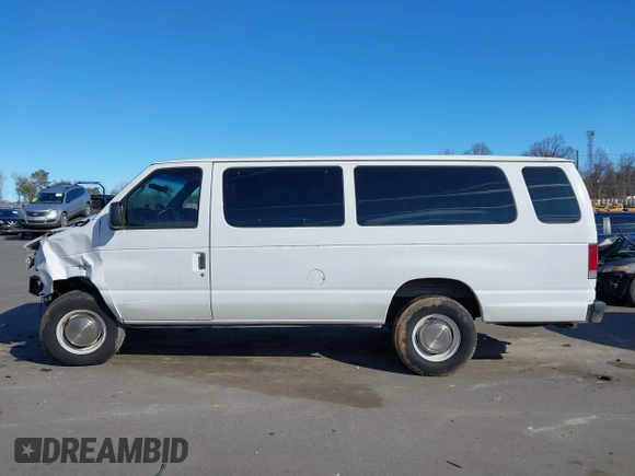 2003 Ford Econoline Passenger XL z VIN 1FBSS31L93HA92717, wystawiony jako IAAI lot #41680953 z przebiegiem 104 065 mil mil oraz . Historia ofert i sprzedaży dostępna na DreamBid. Obrazek 13.