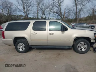 2008 Chevrolet Suburban Commercial with VIN 3GNGK26K98G207580, listed as a IAAI auction lot 41652697 with 262,677 mi miles. Bid and sale history available at carsss.com. Image 13.